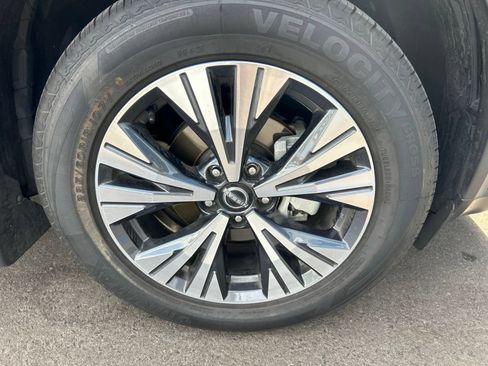 Used 2023 Nissan Rogue SV FWD image 10