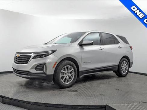 Used 2022 Chevrolet Equinox LT FWD image 2