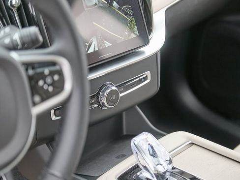 New 2026 Volvo XC90 B6 Plus w/ Protection Package Premier image 16