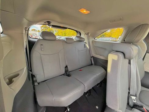 Used 2024 Toyota Sienna XLE image 17