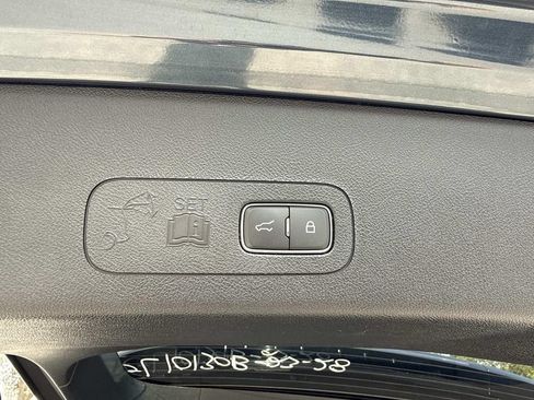 Certified 2023 Lincoln Aviator Reserve RWD image 12