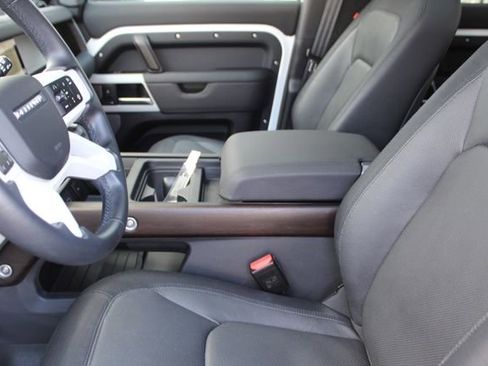 Used 2024 Land Rover Defender 110 X-Dynamic SE image 22