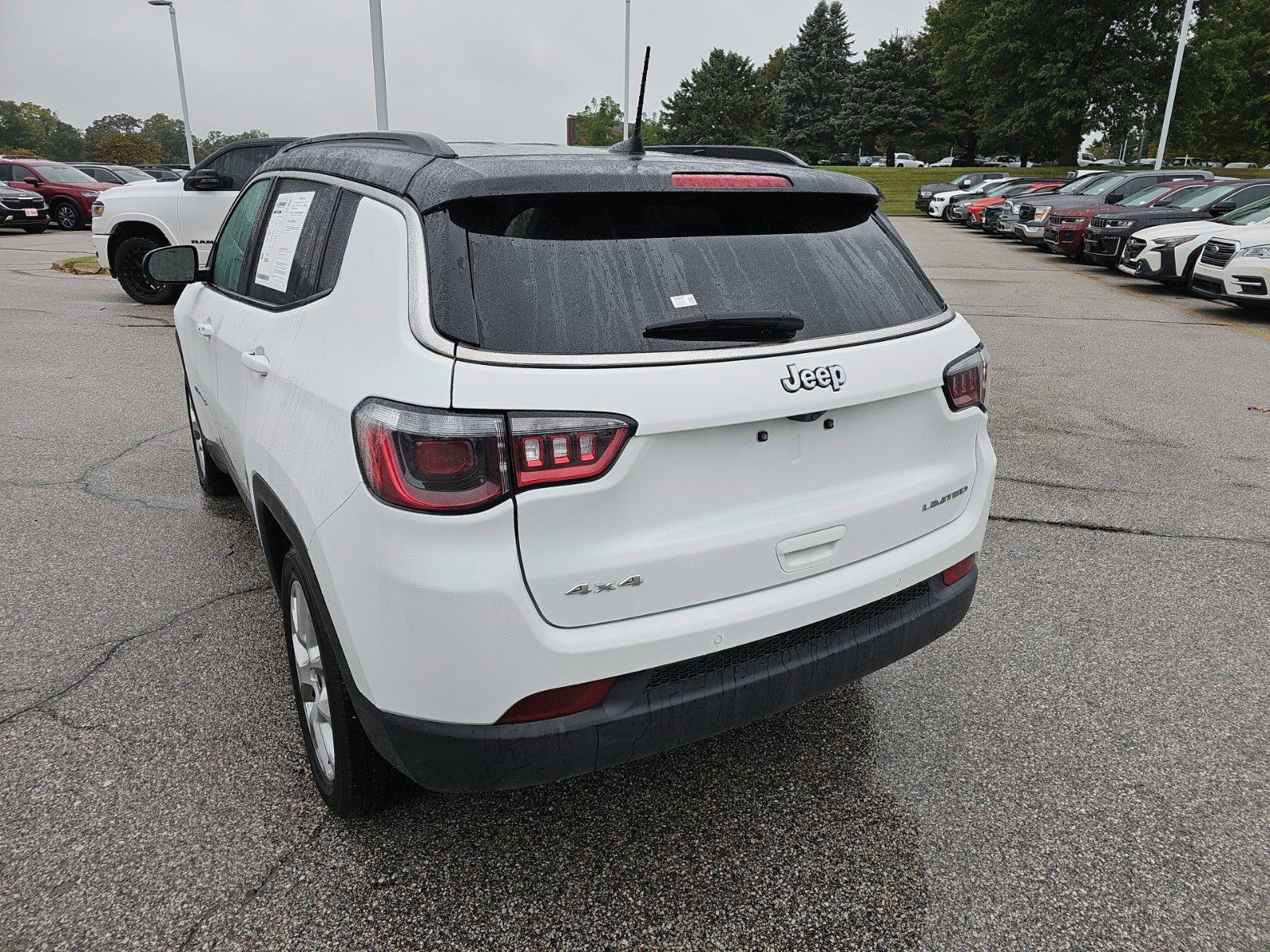 Used 2025 Jeep Compass Limited AWD/4WD image 3