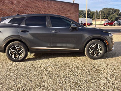 Used 2023 Kia Sportage LX image 2