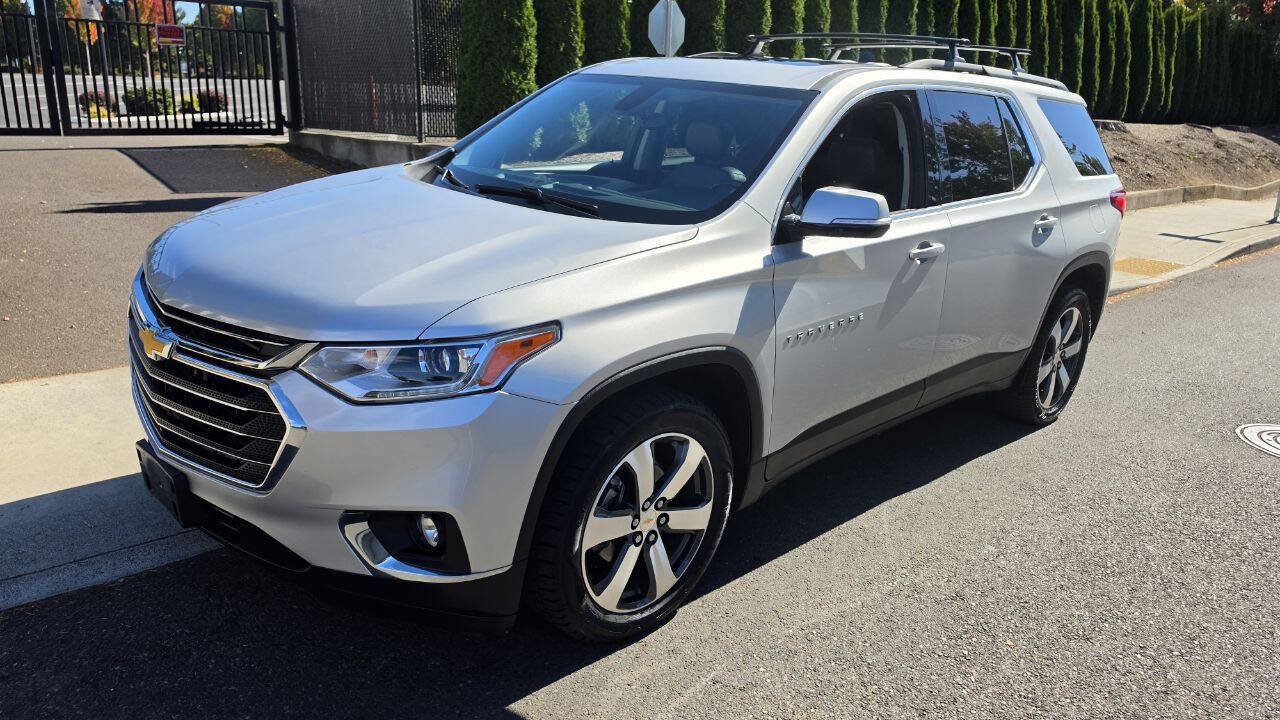 Used 2019 Chevrolet Traverse LT w/ LT Premium Package AWD/4WD image 1