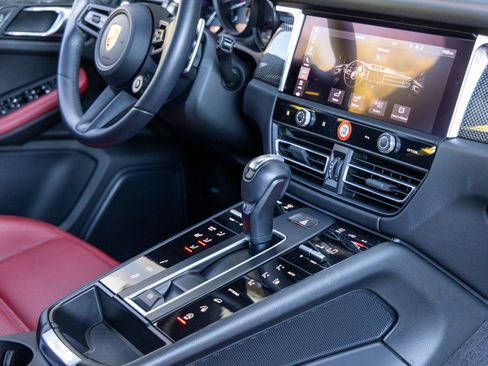 Used 2023 Porsche Macan Turbo image 57