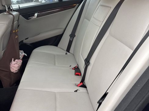Used 2009 Mercedes-Benz C 300 Sedan image 7