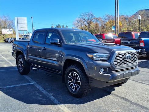 Used 2022 Toyota Tacoma TRD Sport image 5
