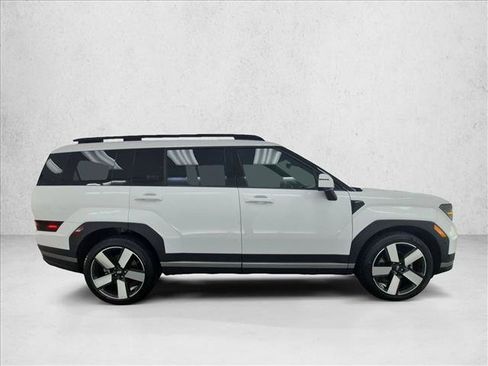 Used 2025 Hyundai Santa Fe Limited FWD image 4