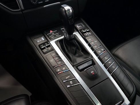 Used 2018 Porsche Macan image 43
