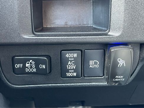 Used 2019 Toyota Tacoma TRD Sport image 19