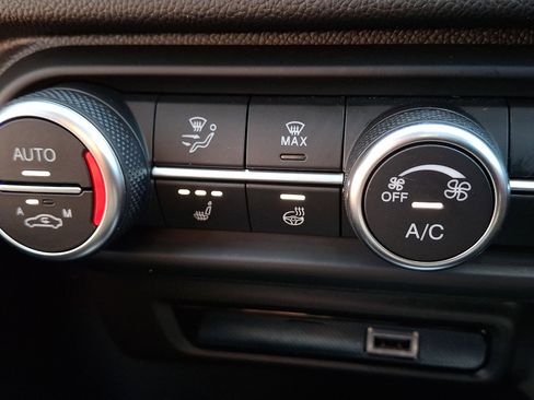 Used 2023 Alfa Romeo Giulia Veloce image 27