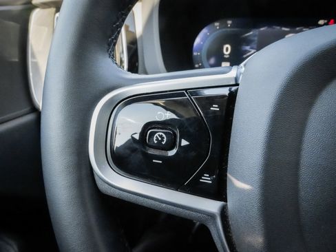 Used 2025 Volvo XC60 B5 Plus image 16