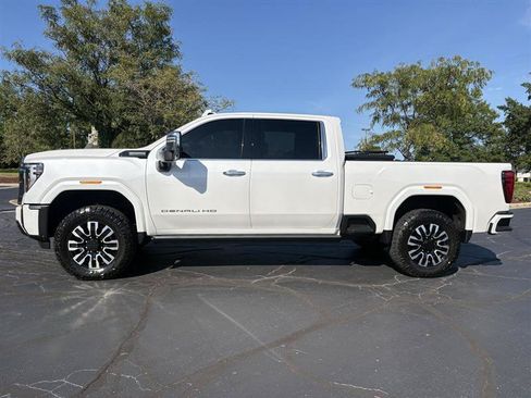 Used 2024 GMC Sierra 2500 Denali Ultimate AWD/4WD image 2