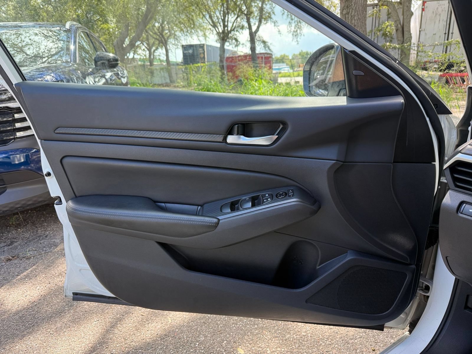 Used 2025 Nissan Altima 2.5 SV FWD image 18