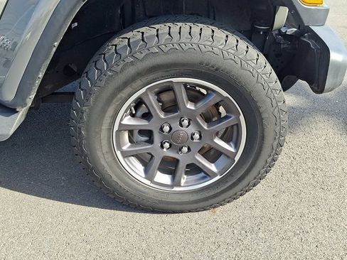 Used 2020 Jeep Gladiator Overland w/ Safety Group image 8