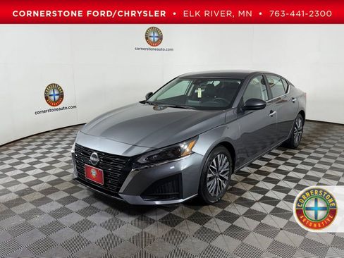 Used 2025 Nissan Altima 2.5 SV FWD image 1
