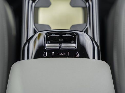 New 2026 Volvo EX30 Cross Country Ultra image 21