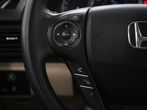 Used 2014 Honda Accord Touring image 23