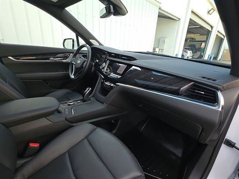 Used 2025 Cadillac XT6 Premium Luxury FWD image 20