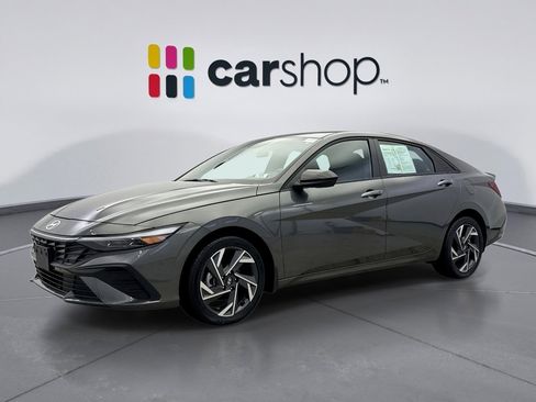 Used 2025 Hyundai Elantra Sport image 1