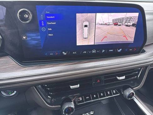 Used 2025 Chevrolet Suburban LT w/ Comfort Package image 15