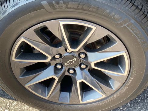 Used 2021 Chevrolet Tahoe Z71 w/ Z71 Signature Package image 24