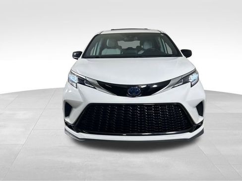 Used 2022 Toyota Sienna XSE image 9