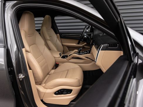Certified 2022 Porsche Cayenne Coupe AWD/4WD image 34