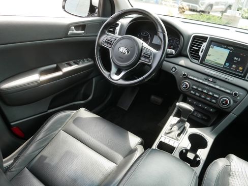 Used 2017 Kia Sportage EX w/ EX Technology Package AWD/4WD image 9