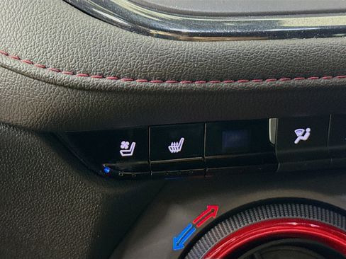 Used 2021 Chevrolet Blazer RS w/ Enhanced Convenience Package image 25