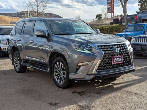 Used 2023 Lexus GX 460 Premium w/ Accessory Package image 3