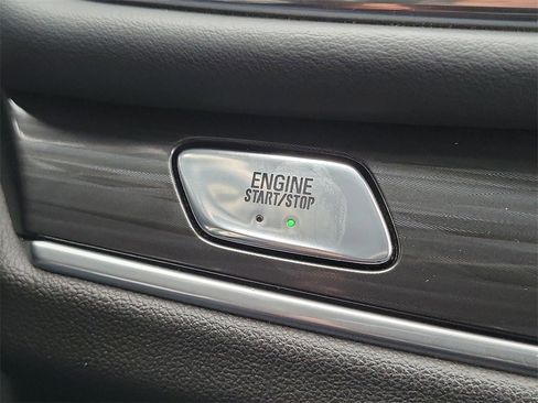 Used 2018 Buick Enclave Essence image 17