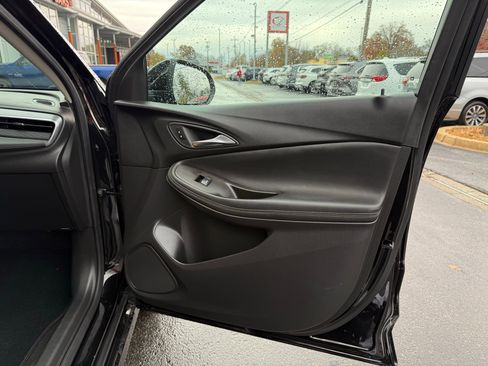 Used 2024 Buick Encore GX Sport Touring image 17