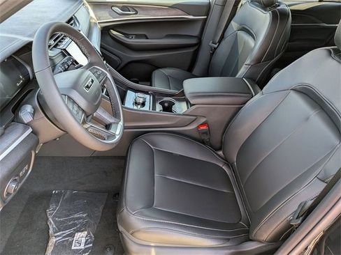 New 2025 Jeep Grand Cherokee Limited w/ Black Appearance Package image 12