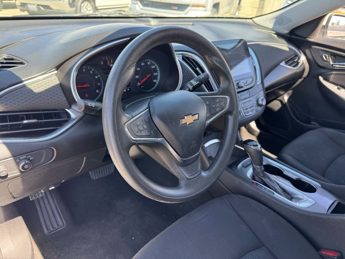 Used 2020 Chevrolet Malibu LT FWD image 23