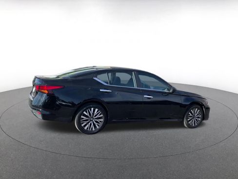 Used 2025 Nissan Altima 2.5 SV image 15