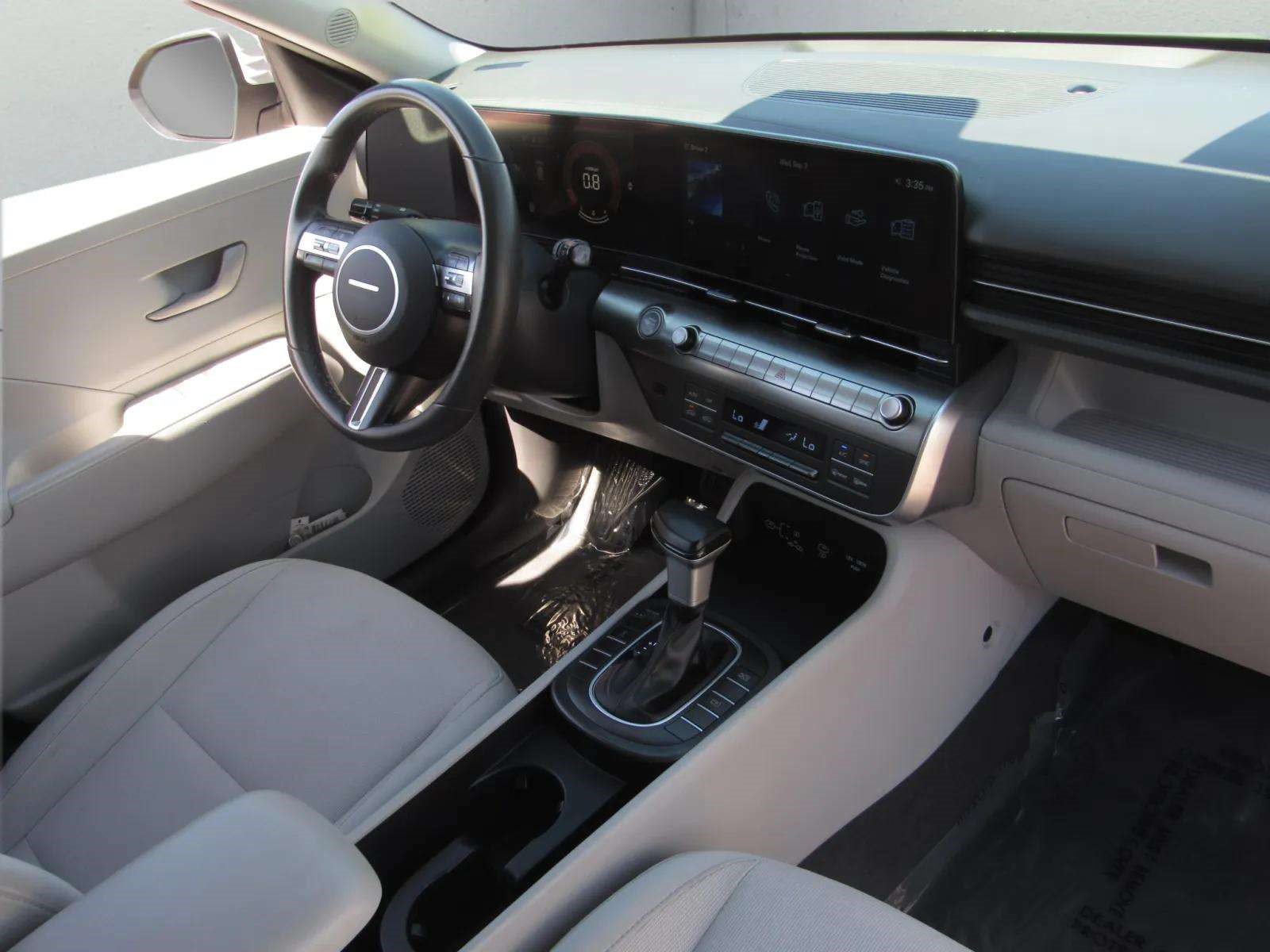 Used 2025 Hyundai Kona SEL AWD/4WD image 9