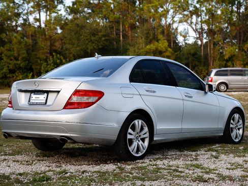 Used 2010 Mercedes-Benz C 300 Sedan image 11