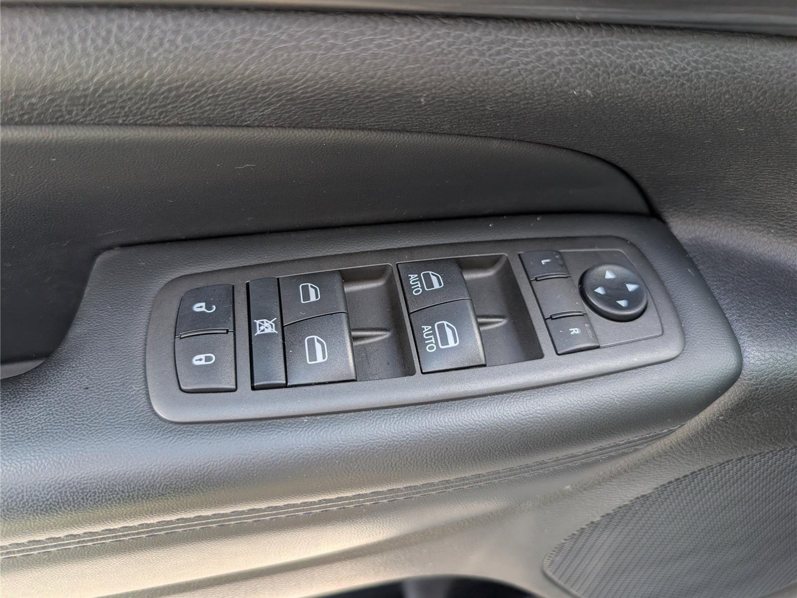 Used 2021 Jeep Grand Cherokee Laredo AWD/4WD image 18