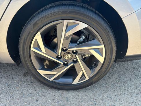 Used 2025 Hyundai Elantra SEL FWD image 31
