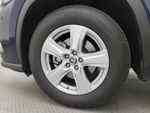 Used 2021 Toyota Highlander L FWD image 31