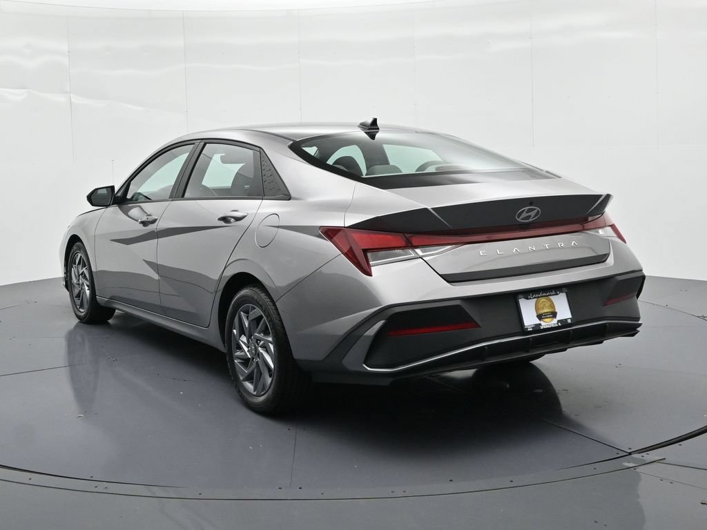 Used 2024 Hyundai Elantra SEL FWD image 8