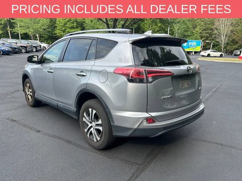Used 2018 Toyota RAV4 LE FWD image 5