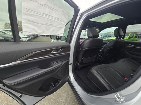 New 2025 Jeep Grand Cherokee Limited AWD/4WD image 19
