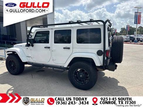 Used 2017 Jeep Wrangler Unlimited Rubicon w/ Connectivity Group AWD/4WD image 4