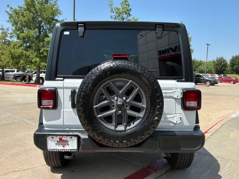 Used 2025 Jeep Wrangler Unlimited Sport AWD/4WD image 7