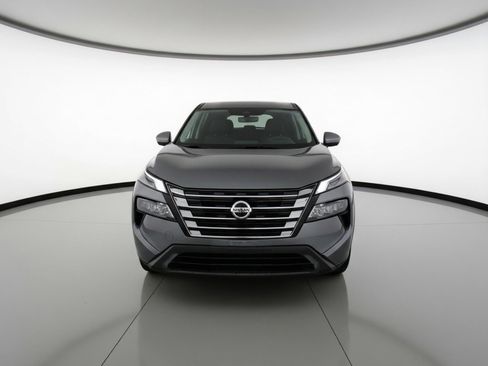 Used 2025 Nissan Rogue SV image 2