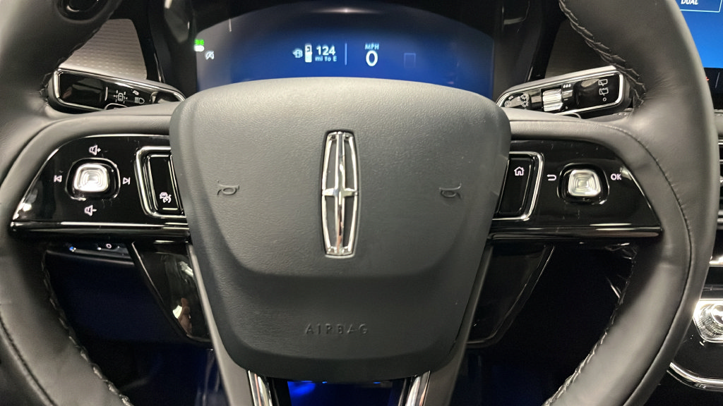 Used 2025 Lincoln Corsair Reserve AWD/4WD image 16