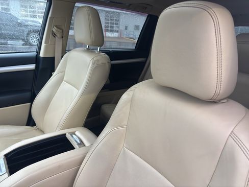 Certified 2016 Toyota Highlander XLE image 5